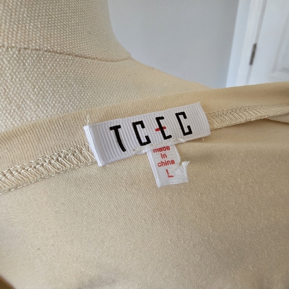 TCEC | Large | Ivory Tulle Ruffle Sleeve Top - Picture 6 of 9